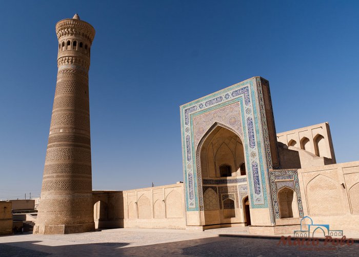 1280px po i kalyan mosque with kalyan minaret.jpg